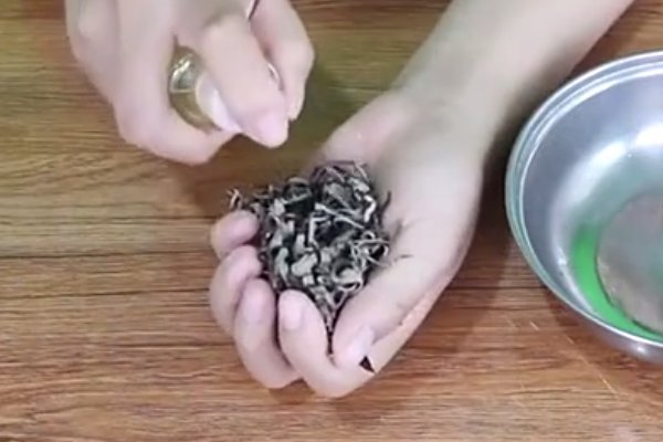 怎样用艾叶熏房间