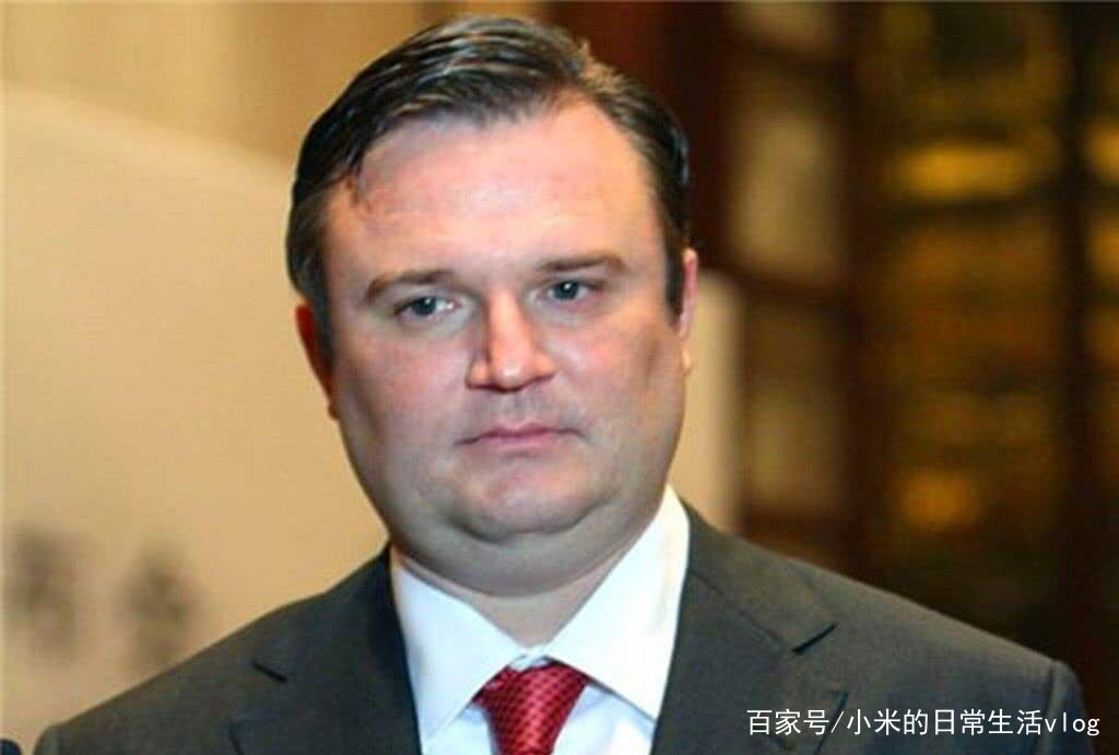 在篮球运动当中,违体犯规和技犯哪个更严重?