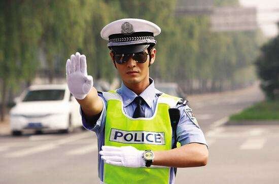 交警队中午几点下班?