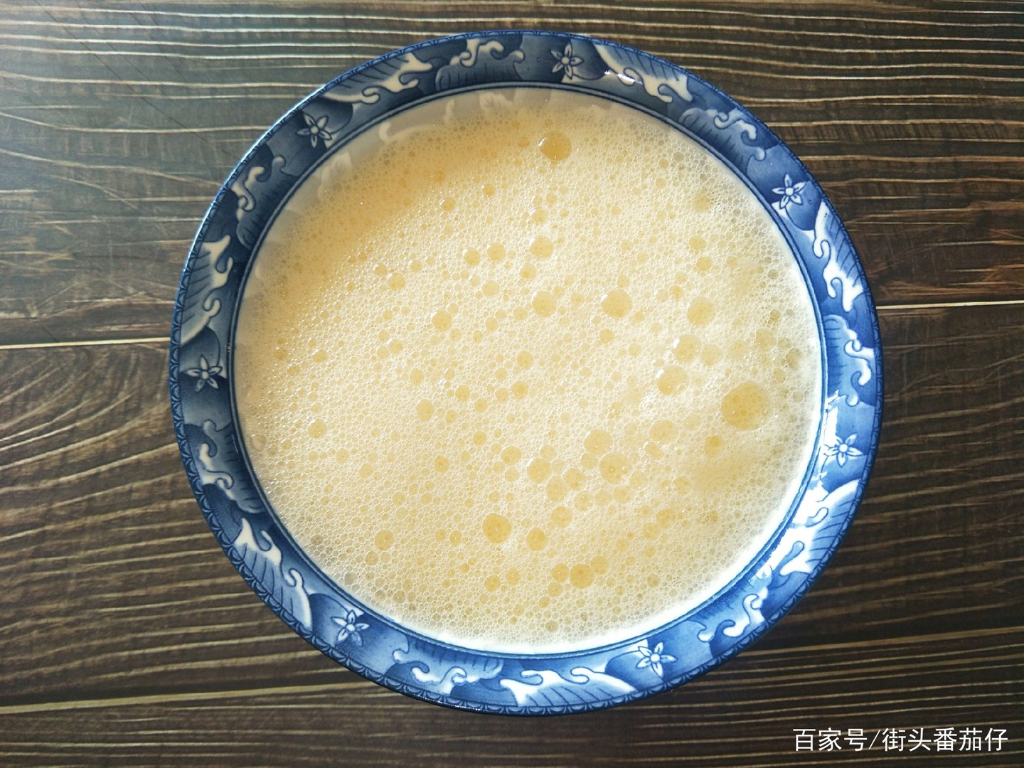 家庭蒸鸡蛋羹时,到底是热水上锅还是冷水上锅?