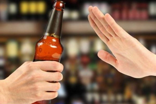 一个酒鬼让什么办法才让他戒酒呢？