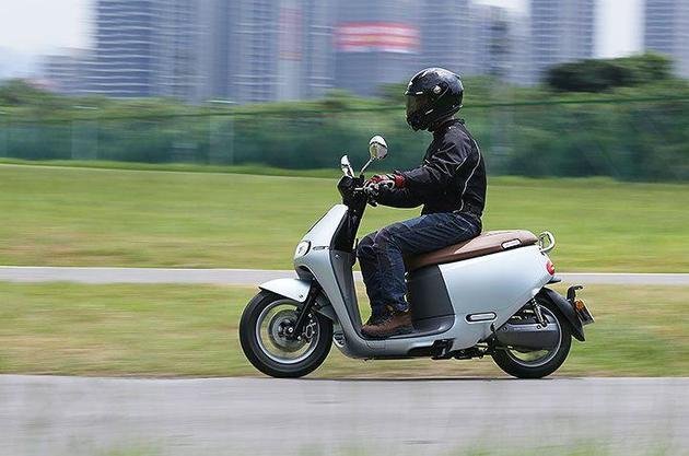 电摩1500w32a72v可以跑多少公里时速多少？