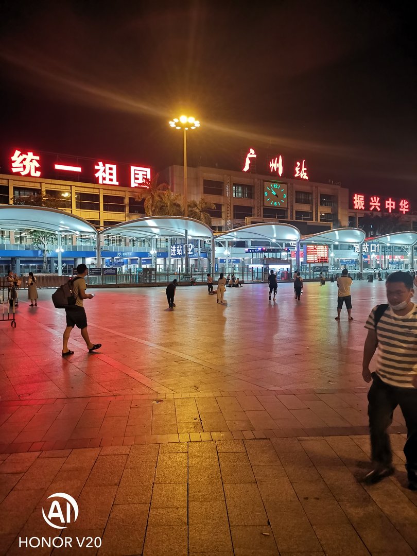 广州火车站指的是那个站.东站,还是南站?