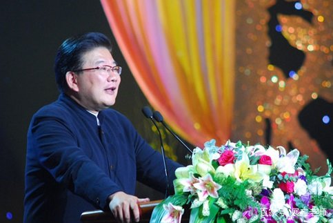 东方卫视6大主持被严惩!曹可凡成唯一的幸运儿了吗?