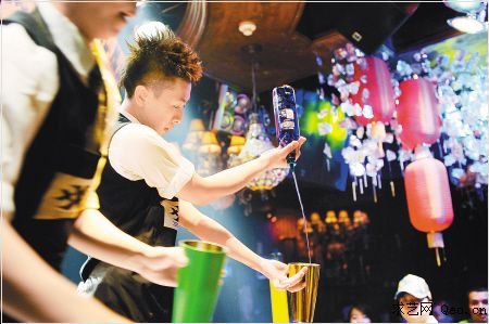 调酒师工资一般多少钱一个月？
