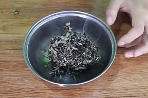 怎样用艾叶熏房间