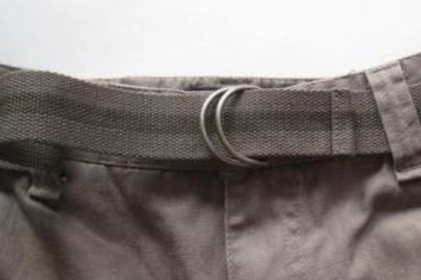双环扣腰带如何系？