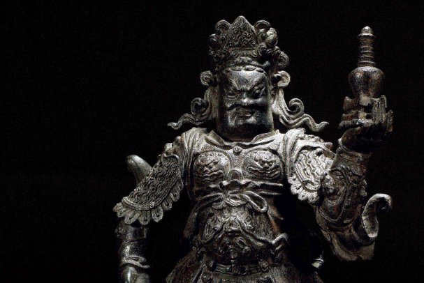《西游记》中的托塔李天王为什么总是托着塔呢？