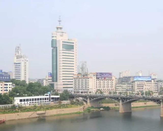 景德镇属于上饶市吗?