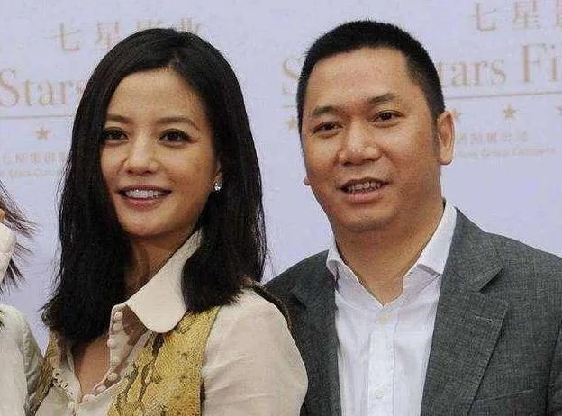 赵薇删除有关黄有龙的所有照片：以前的现在的都删了