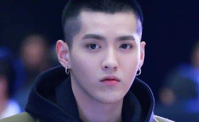 张艺兴王思聪一起打台球,王思聪还和哪位男明星是好友吗?