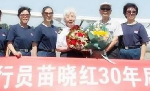 硬核奶奶重返蓝天怎么回事:事件原因及硬核奶奶是谁