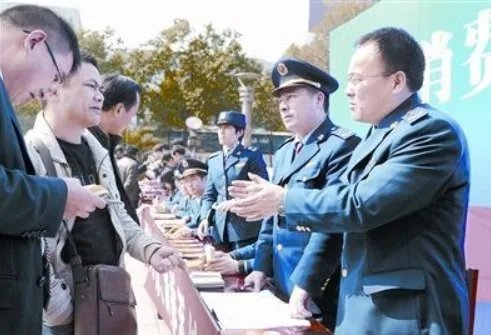 收楼发现是墓景房,消费者应如何维权?