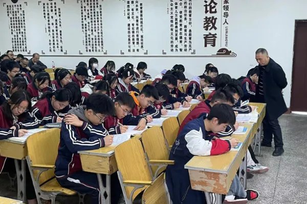 挨边的读音