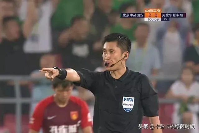 同为中超首批签约职业裁判,为什么外籍裁判年薪数百万,而国内裁判只有几十万呢?