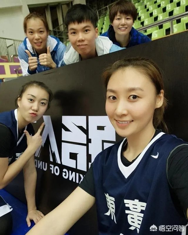 广东女篮夺冠,广东男篮的孟铎表示自己是冠军家属了,这是什么情况?