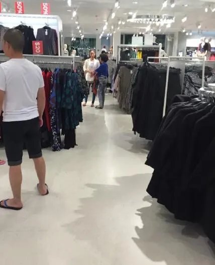 林心如工作室地址在哪里？ 网友偶遇林心如购物求合影遭拒