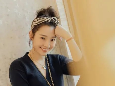 白百何带大儿子现身,为什么小肚腩最为抢镜呢?