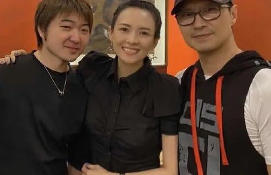 吴彤晒与章子怡汪峰聚会合照 吴彤导演是谁长相普通的他竟然这么厉害