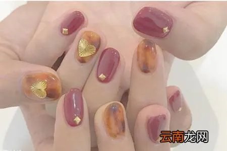 美甲图片2021新款式，漂亮的美甲造型图片大全