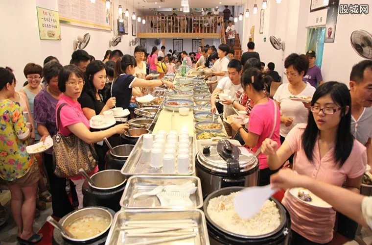 学生合伙开快餐店 开快餐店一年能赚多少钱