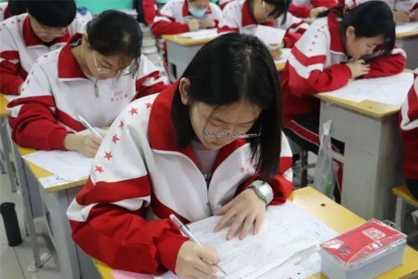 六部门联合发文要求教师不得“拖堂”或提前上课，你怎么看