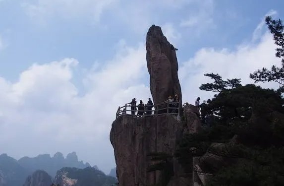 黄山奇石,仙女弹琴的图片和描述