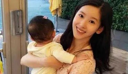 奶茶妹妹的女儿长什么样?