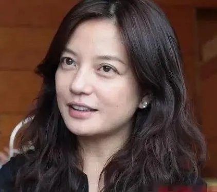 赵薇离了婚是真的吗最新消息,赵薇现在年龄多大
