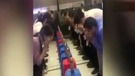 员工喜事不请同事具体什么情况:具体原因详情我赞同