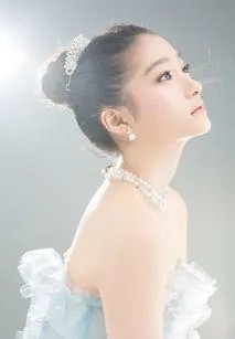 王清媛怎么那么有钱 为什么不上学呢