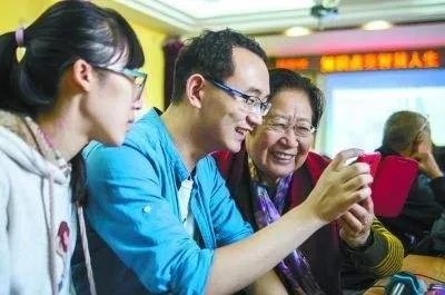 无锡火车站设置无健康码通道，这种举动你怎么看？