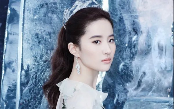 刘亦菲提名土星奖最佳女主角,她担任主角出演过哪些电影?