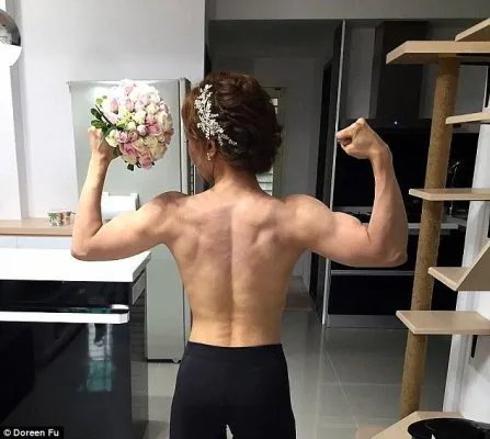 新娘婚礼引体向上 世界上最强壮新娘