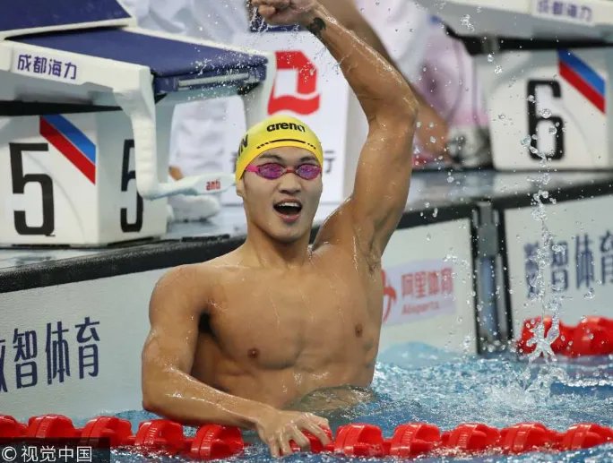 徐嘉余以什么成绩夺得男子仰泳首个冠军?