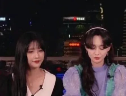 郑爽直播情绪失控,是否存在心理问题?