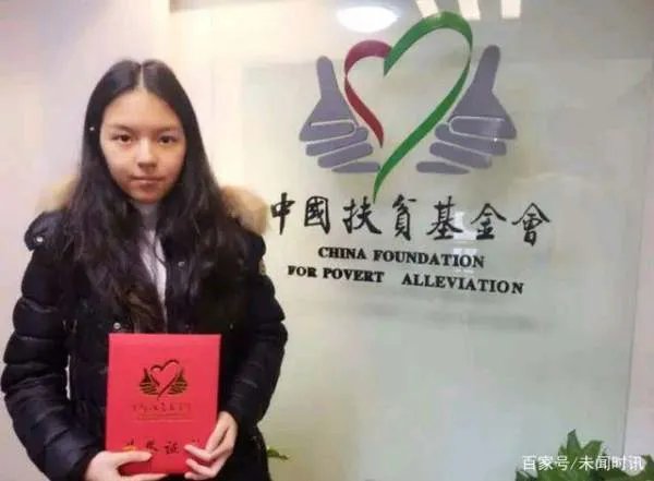 17岁开豪车,继承2亿遗产,李咏女儿现状如何?