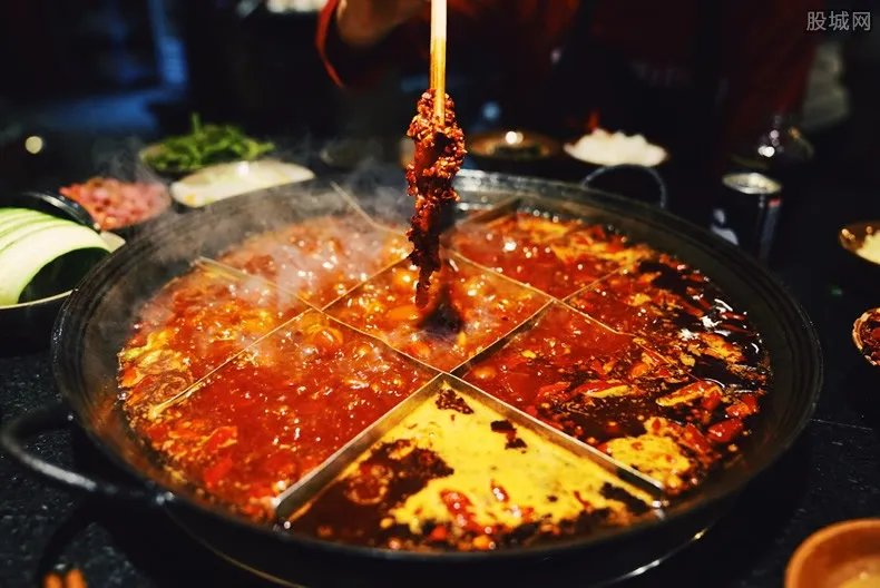 成都火锅店推出隔离火锅 你会去吃吗？