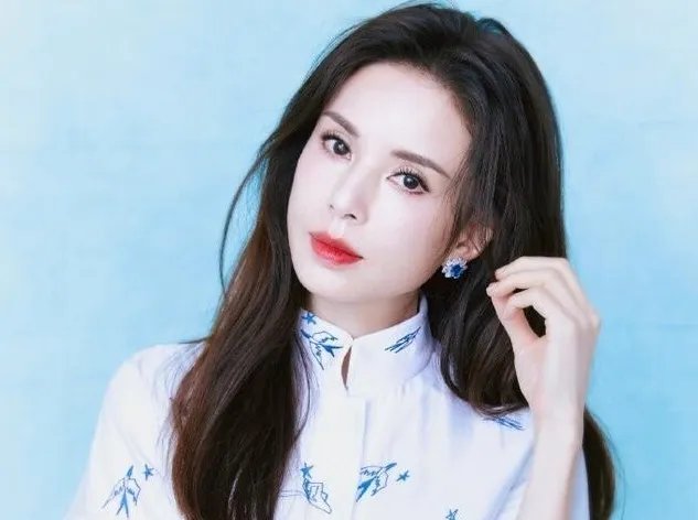 李若彤谈脱口秀有提词器，你对她的言谈怎么看？