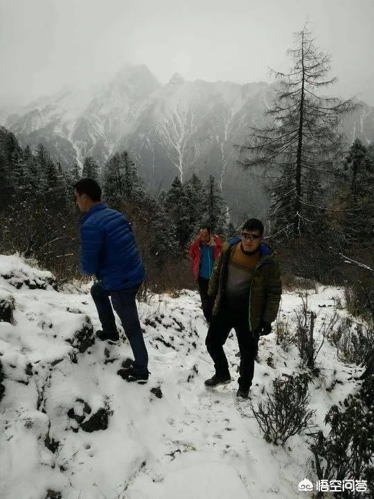 情侣违规攀登四姑娘山遇险,频频发生的”驴友冒险”行为你们怎么看?