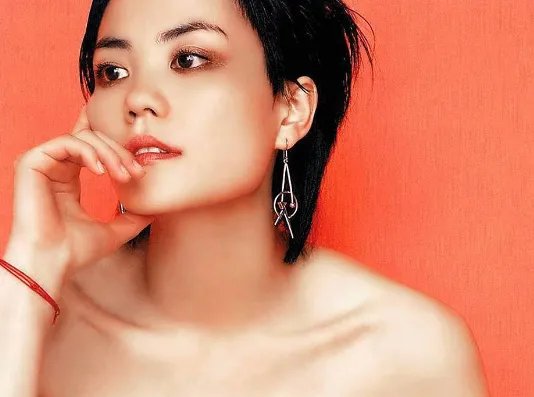 谢霆锋被爆求婚王菲4次被拒,刘嘉玲疑似透露他们真实关系,怎么回事呢?