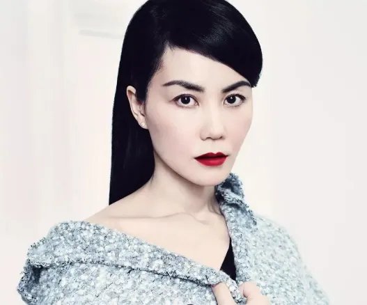 谢霆锋被爆求婚王菲4次被拒,刘嘉玲疑似透露他们真实关系,怎么回事呢?