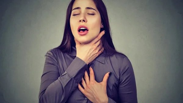 2名上海游客非检测异常后私自离开?上海游客是否“自行离开”