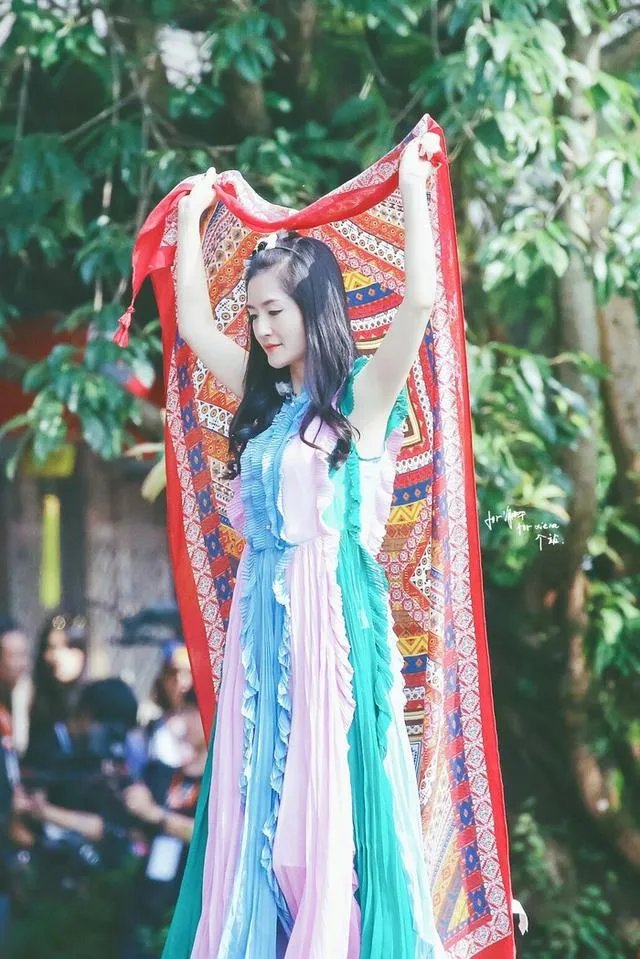 为什么谢娜微博粉丝是明星里最多的?