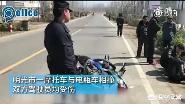 男子车祸受伤后在路边玩王者荣耀,声称可以缓解疼痛,如何看待他的行为?