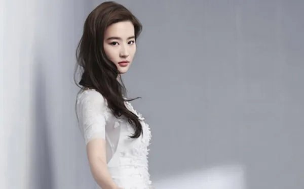 刘亦菲提名土星奖最佳女主角,她担任主角出演过哪些电影?