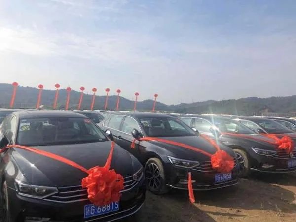 如何看待江西钢企给每位员工发轿车的举动呢？