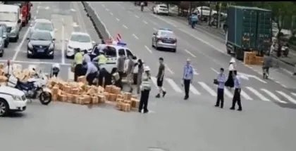 1000多箱茅台翻车了,一箱一万,司机赔的起吗?