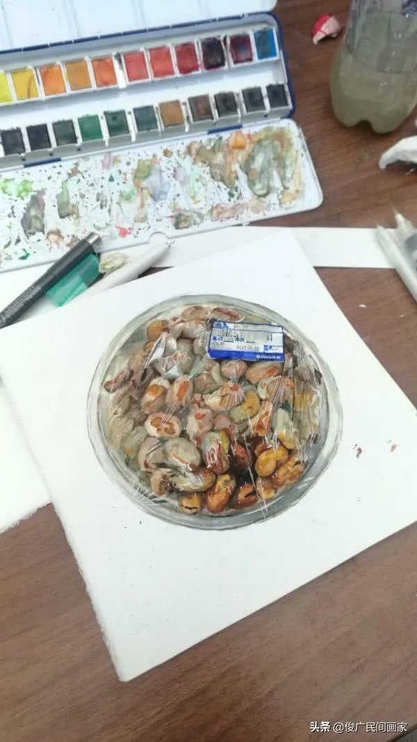 中央美术学院的精微素描是用什么笔画出来的?
