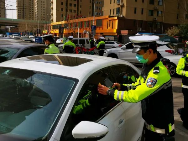 北京多地区气温跌破历史极值,给当地造成了哪些影响?